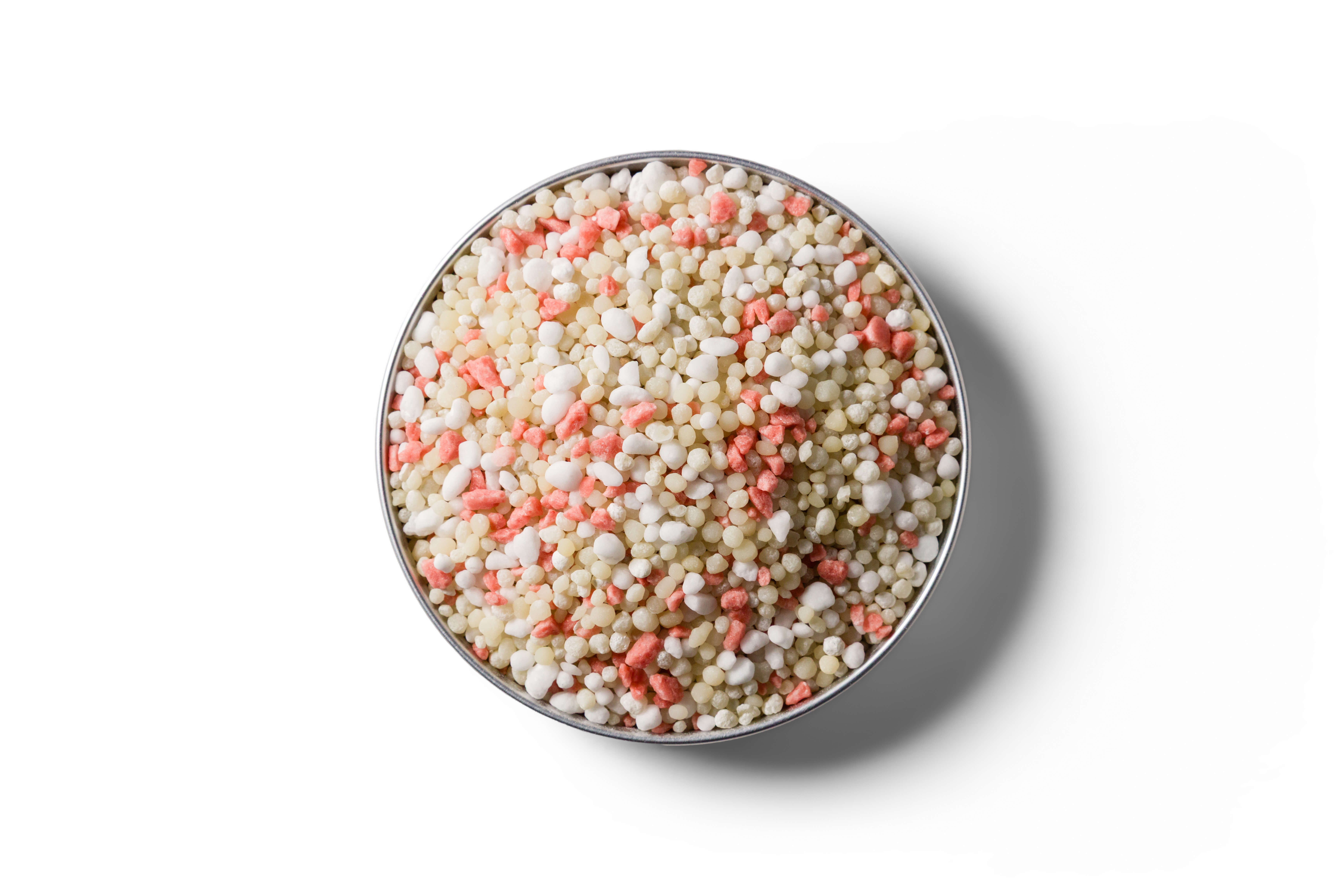Cropmaster 15 fertiliser granules in a round dish