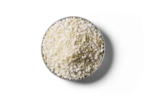 Cropmaster 20 fertiliser granules in a round dish