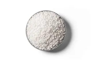 Ammo 36™ fertiliser granules in a round dish